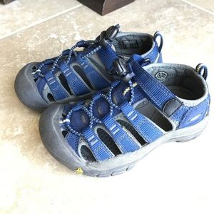Keen waterproof shoe preschool size 11